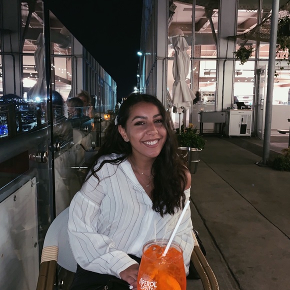 Meet your Posher, Liora - Picture 1 of 1